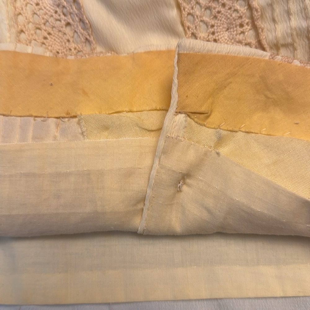 Vintage 50s AinR Jr. yellow w/ lace detail Shift Dress 
Large - Picture 10 of 13